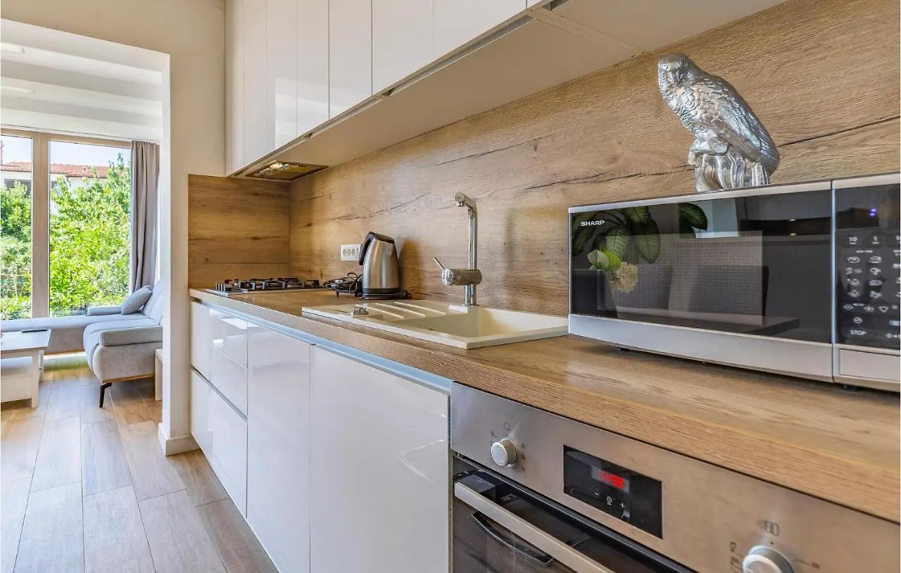2 Bedroom Gorgeous Apartment In Medulin