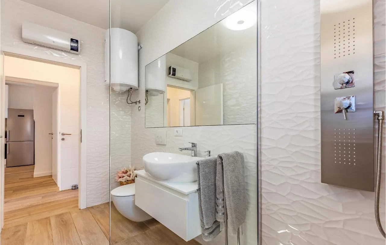 2 Bedroom Gorgeous Apartment In Medulin