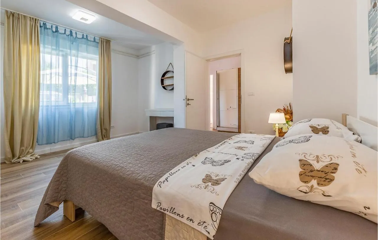 2 Bedroom Gorgeous Apartment In Medulin