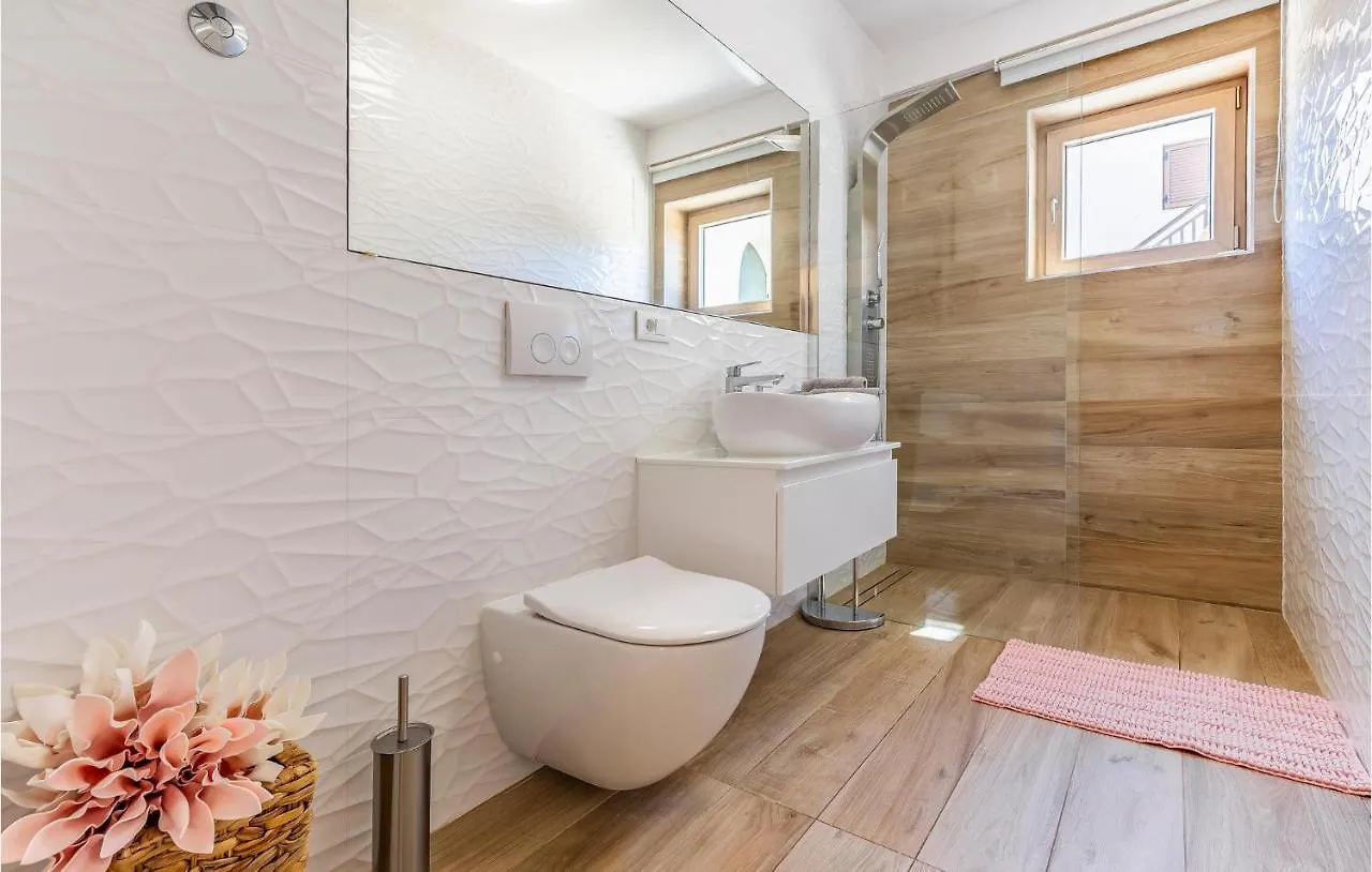 2 Bedroom Gorgeous Apartment In Medulin