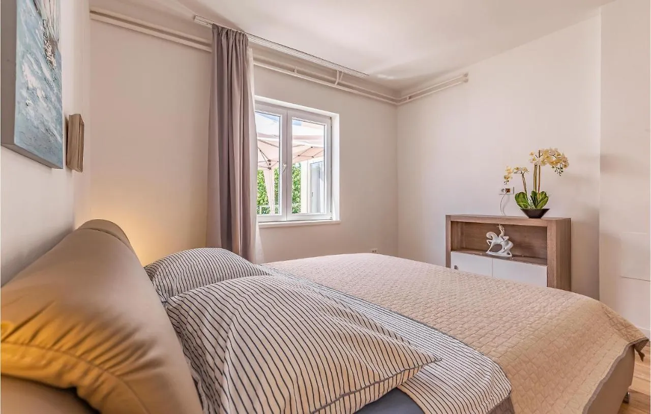 2 Bedroom Gorgeous Apartment In Medulin