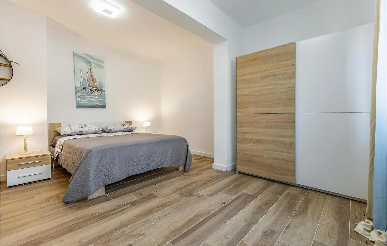 2 Bedroom Gorgeous Apartment In ميدولين كرواتيا